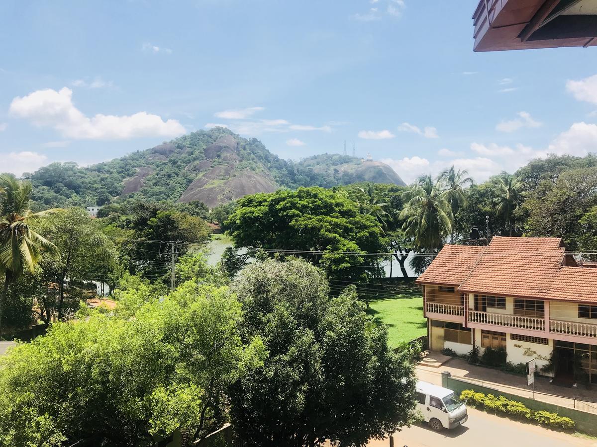Seasons Hotel Kurunegala Ngoại thất bức ảnh