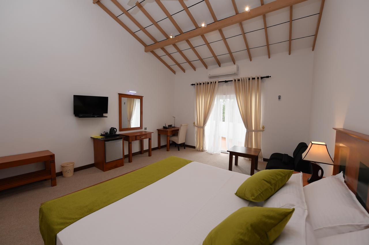 Seasons Hotel Kurunegala Ngoại thất bức ảnh